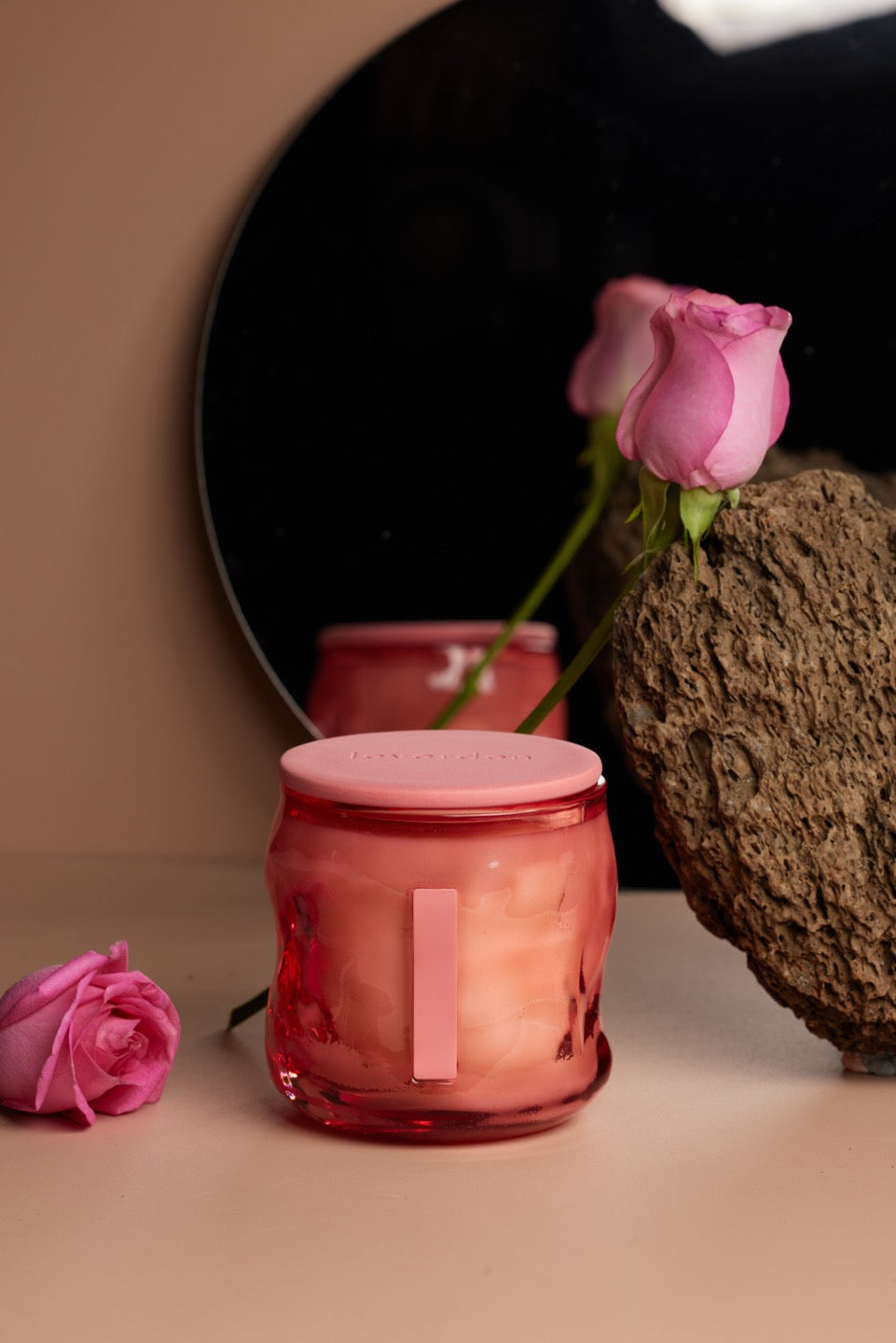 Leverden Valley of Roses Candle - Thumbnail 2